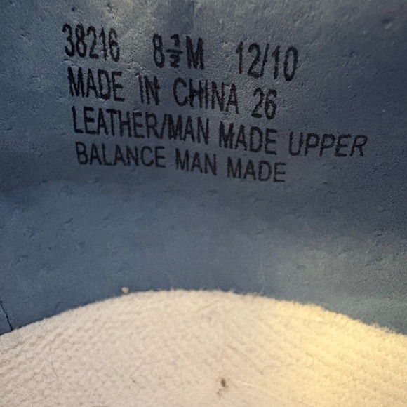 Brown Clark's walking shoes 8.5 - Picture 3 of 3